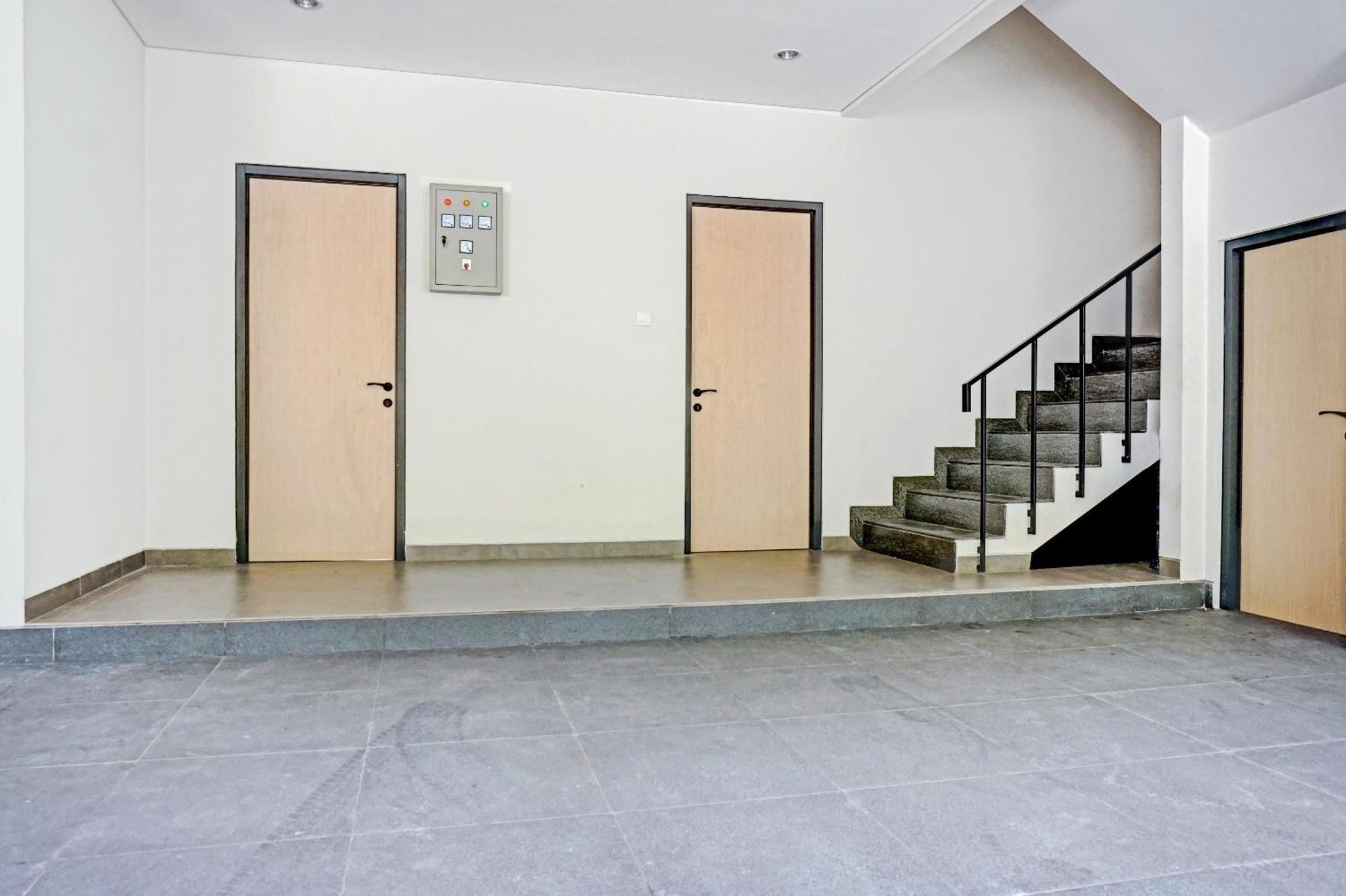 Super Oyo Capital O 90635 Tango Juliet Residence Jakarta Eksteriør billede